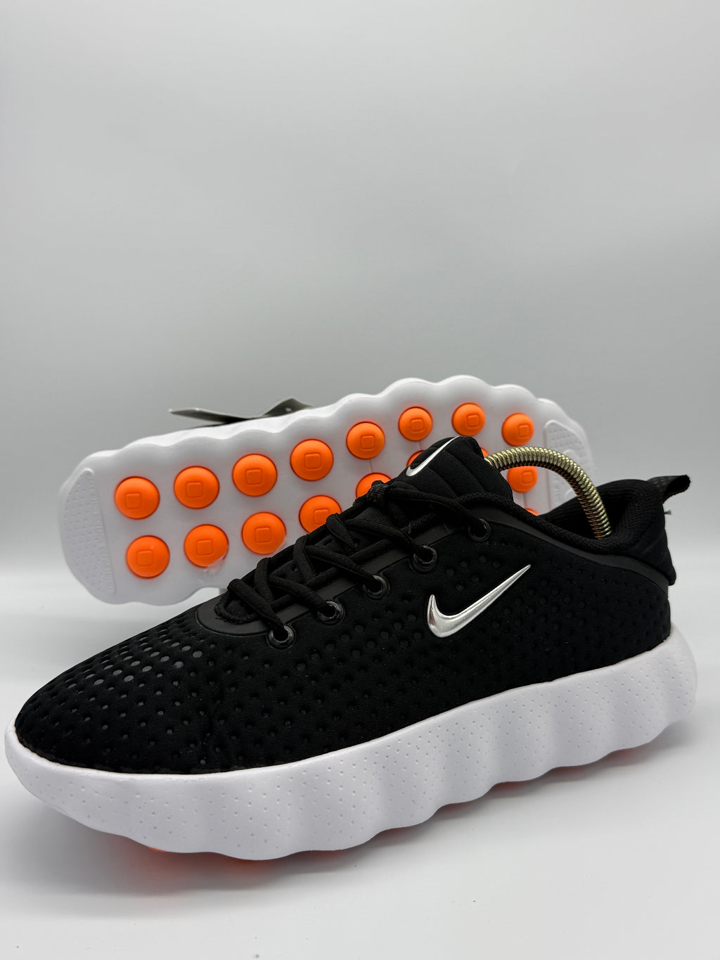 Маратонки Nike Mind 002 в черно с бяла подметка