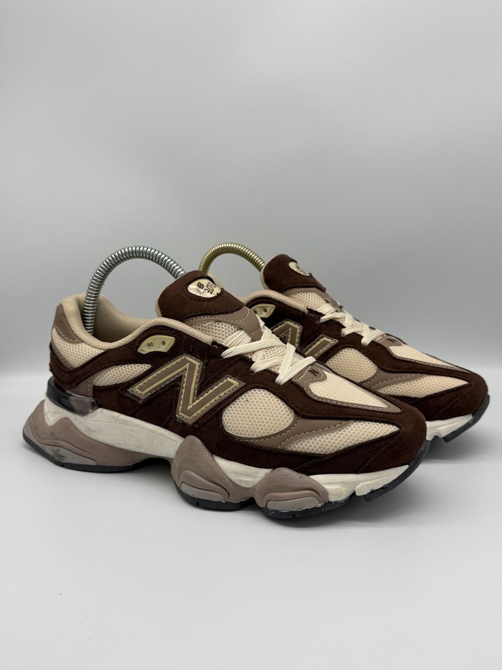 Маратонки New Balance 9060 в бежово и кафяво