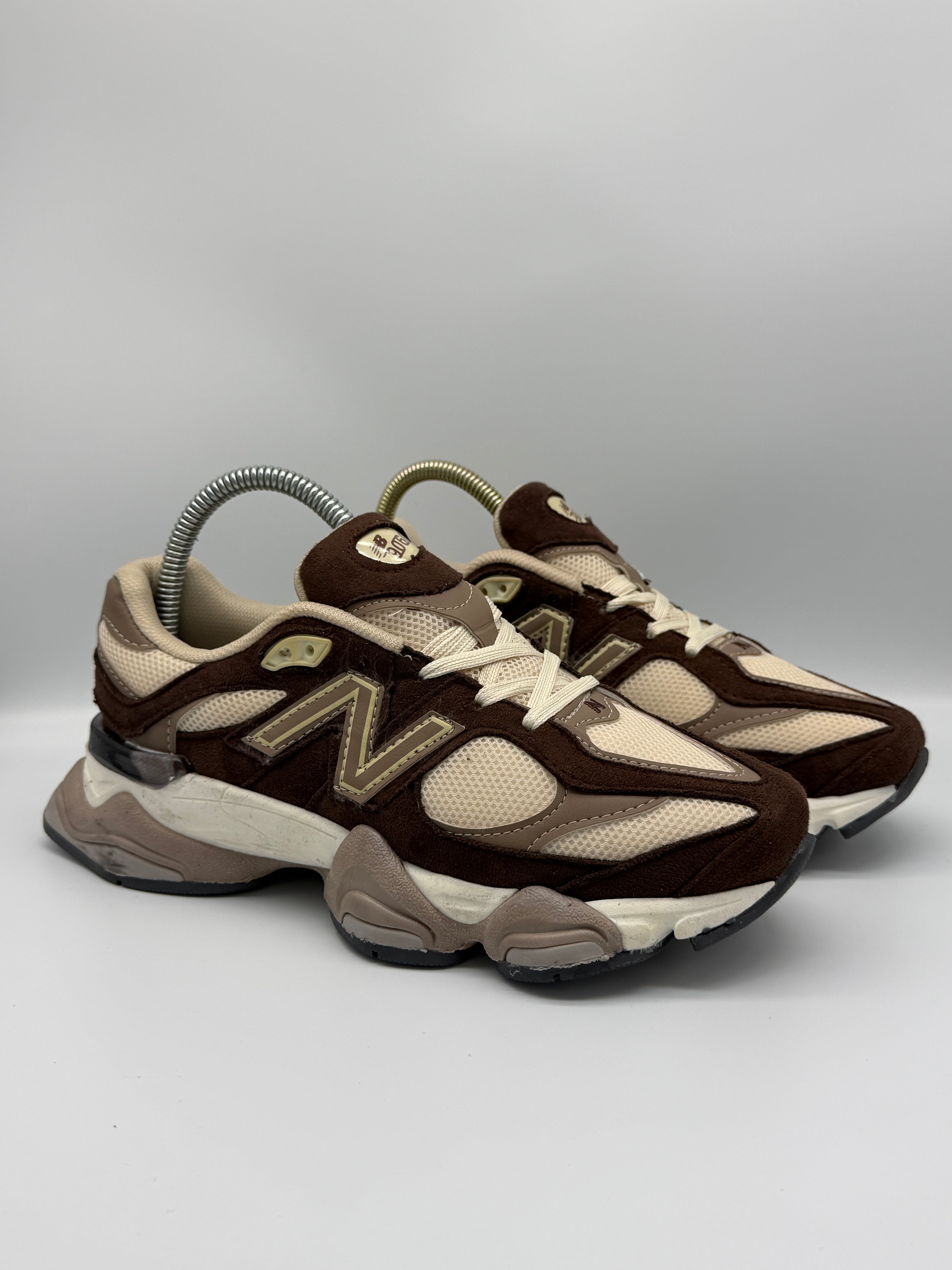 Маратонки New Balance 9060 в бежово и кафяво