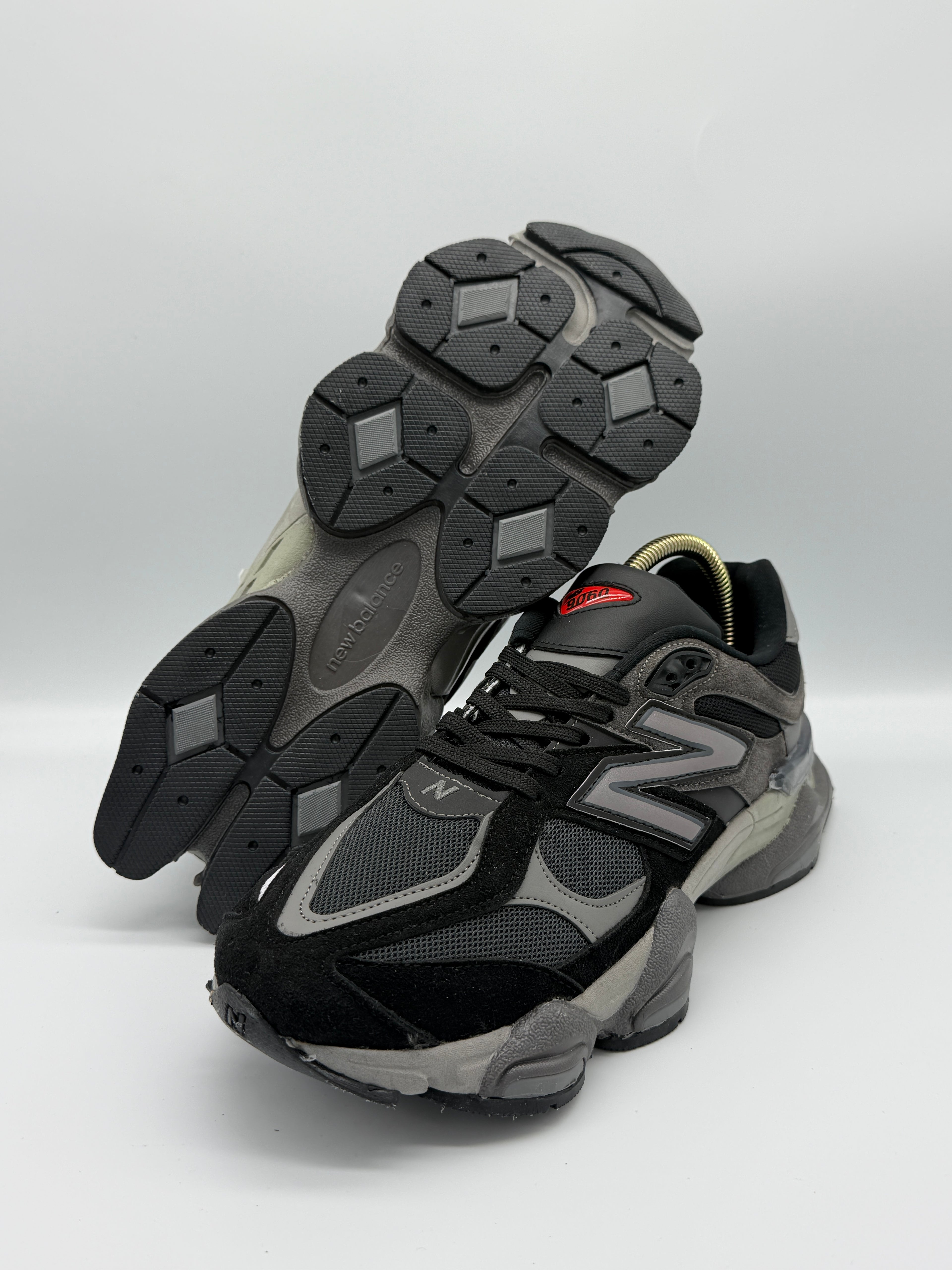 Мъжки маратонки New Balance 9060 в черно, сиво и бяло