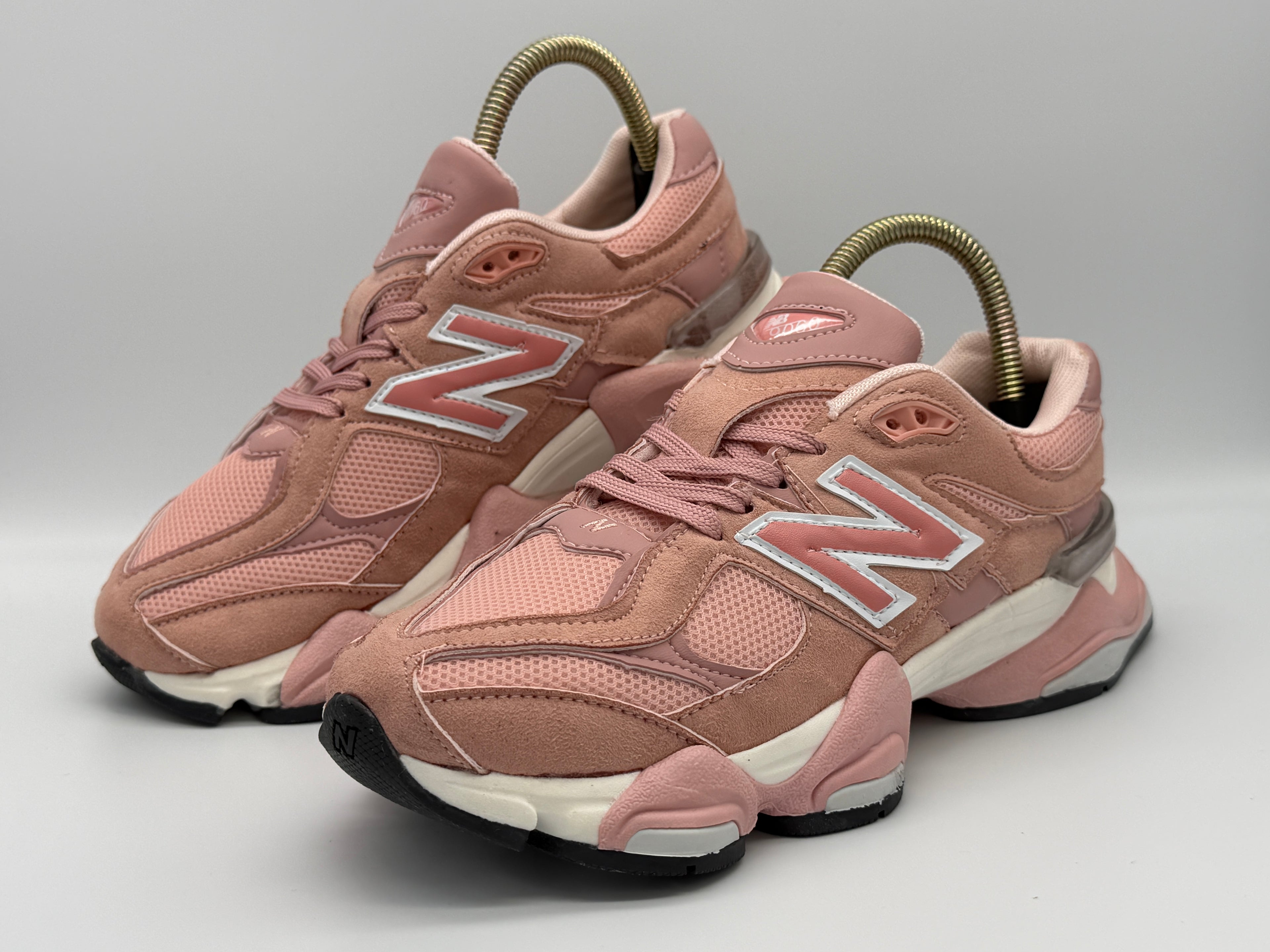 Дамски маратонки New Balance 9060 в розово