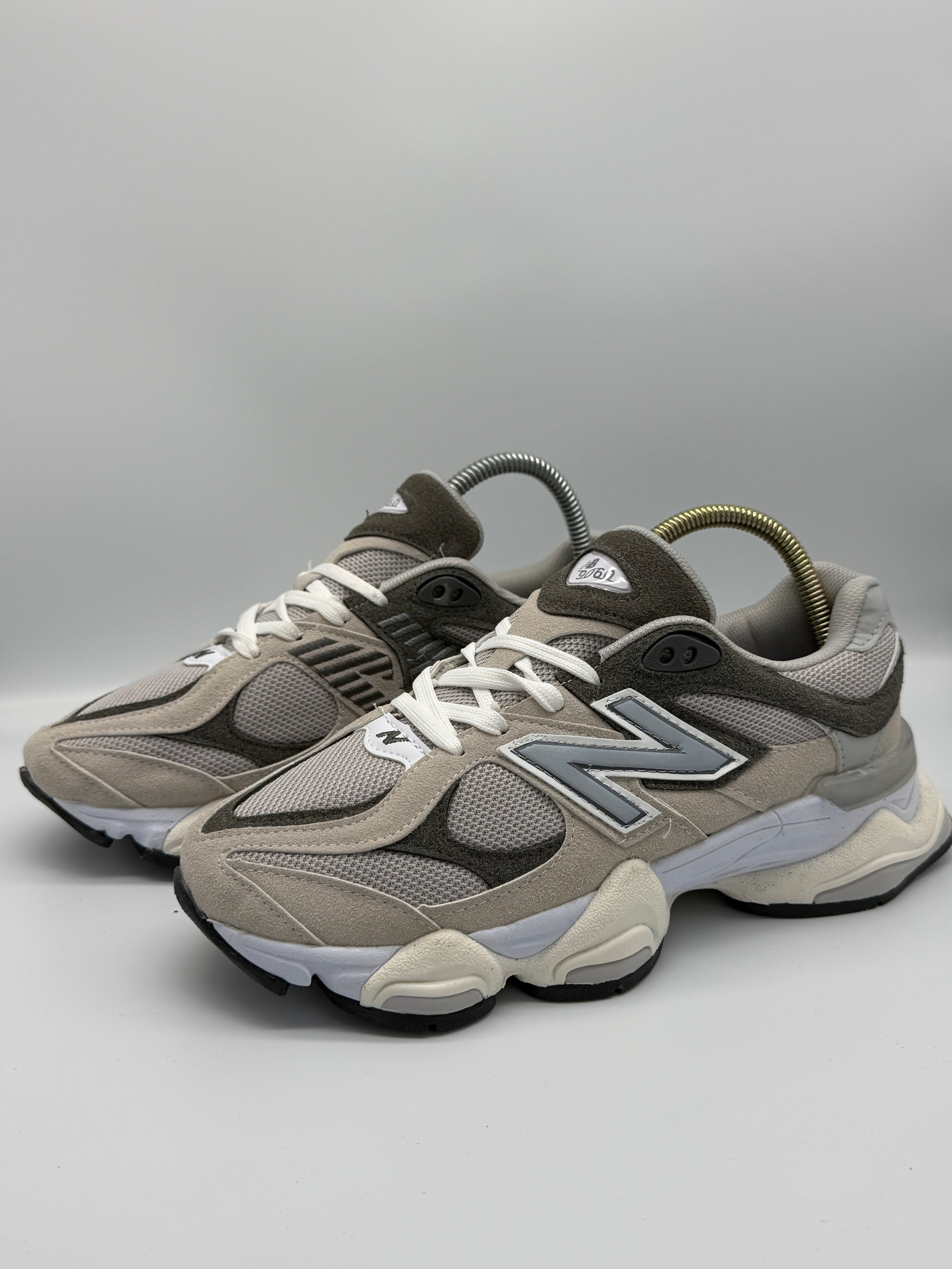Мъжки маратонки New Balance 9060 в бежово и сиво