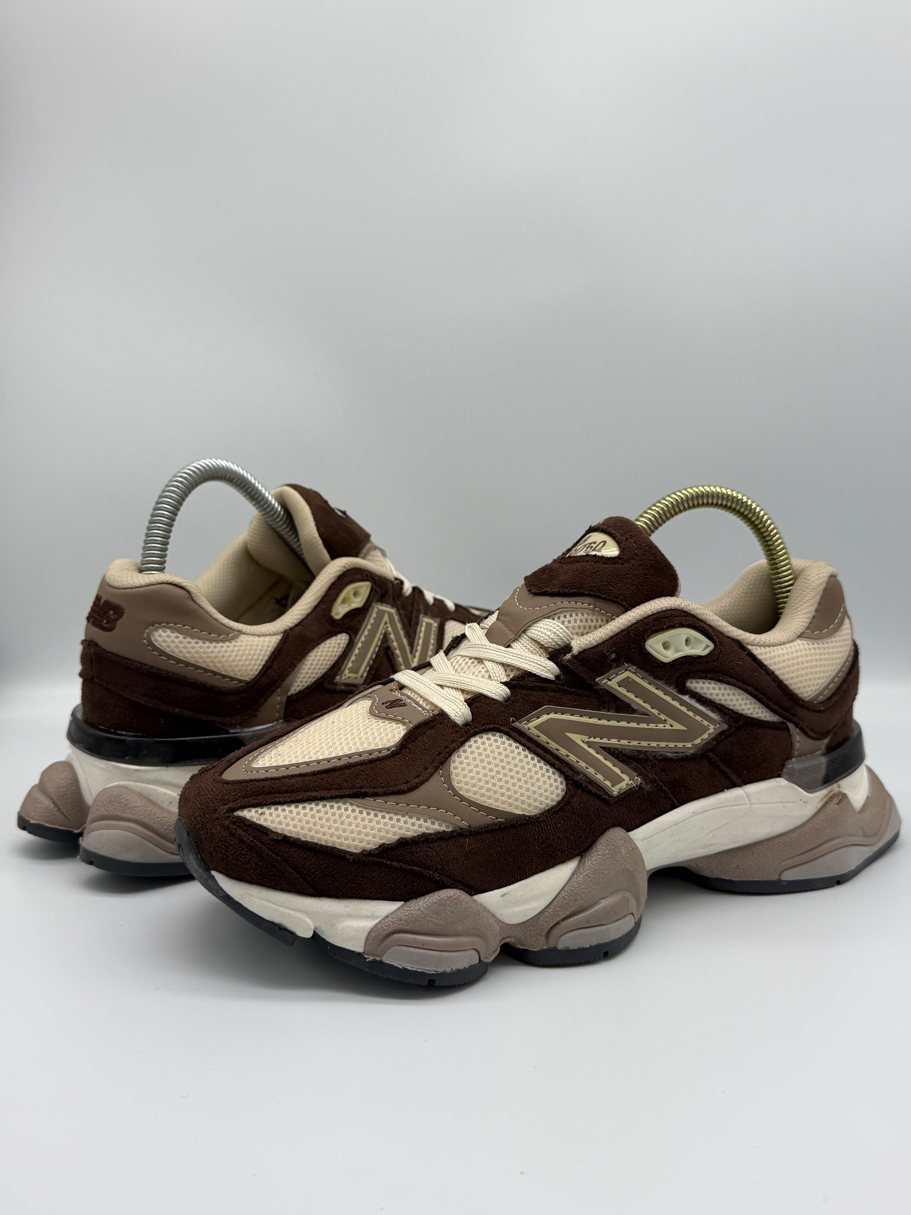 Маратонки New Balance 9060 в бежово и кафяво
