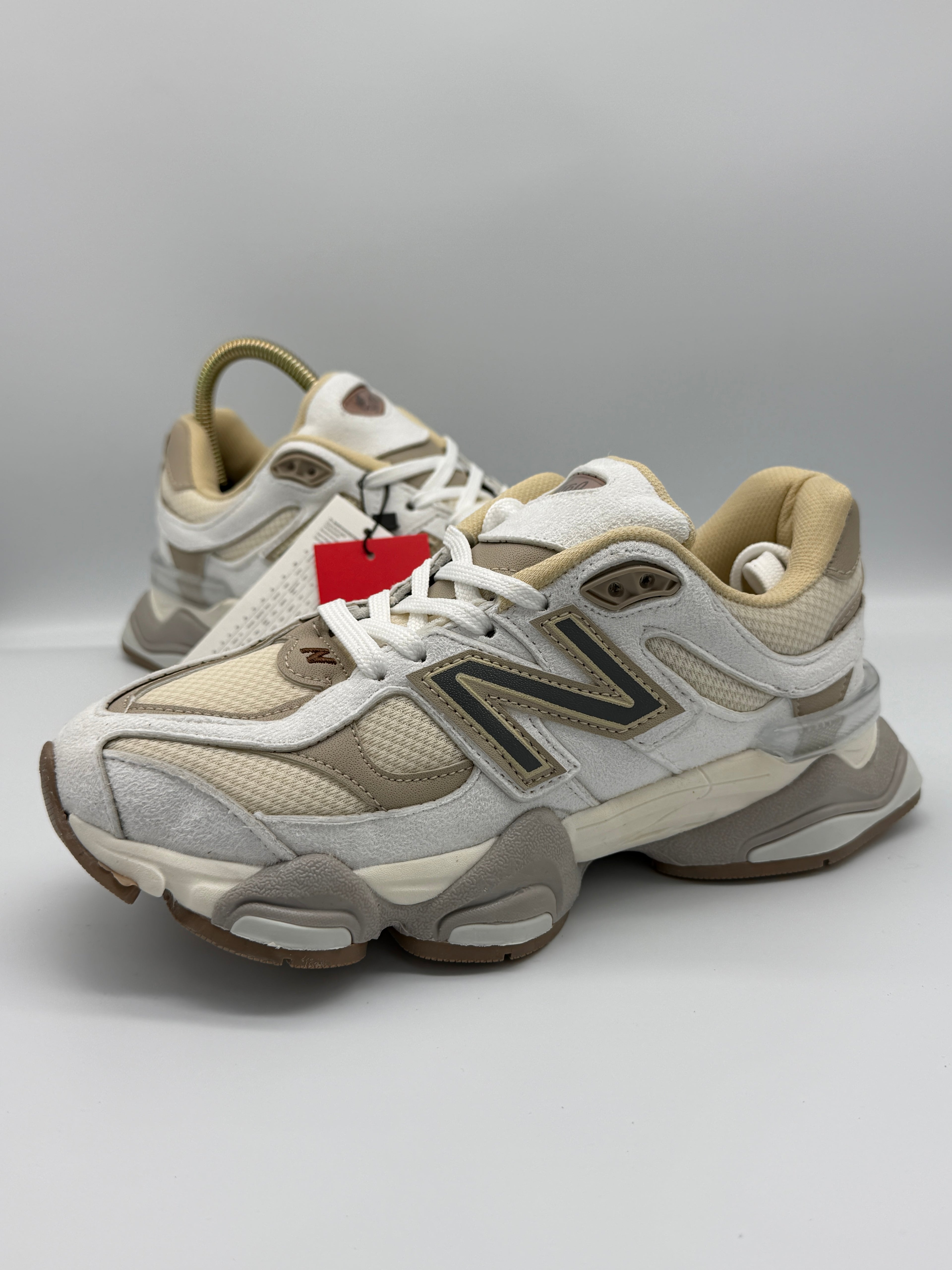 Mаратонки New Balance 9060 в бяло, бежово и сиво