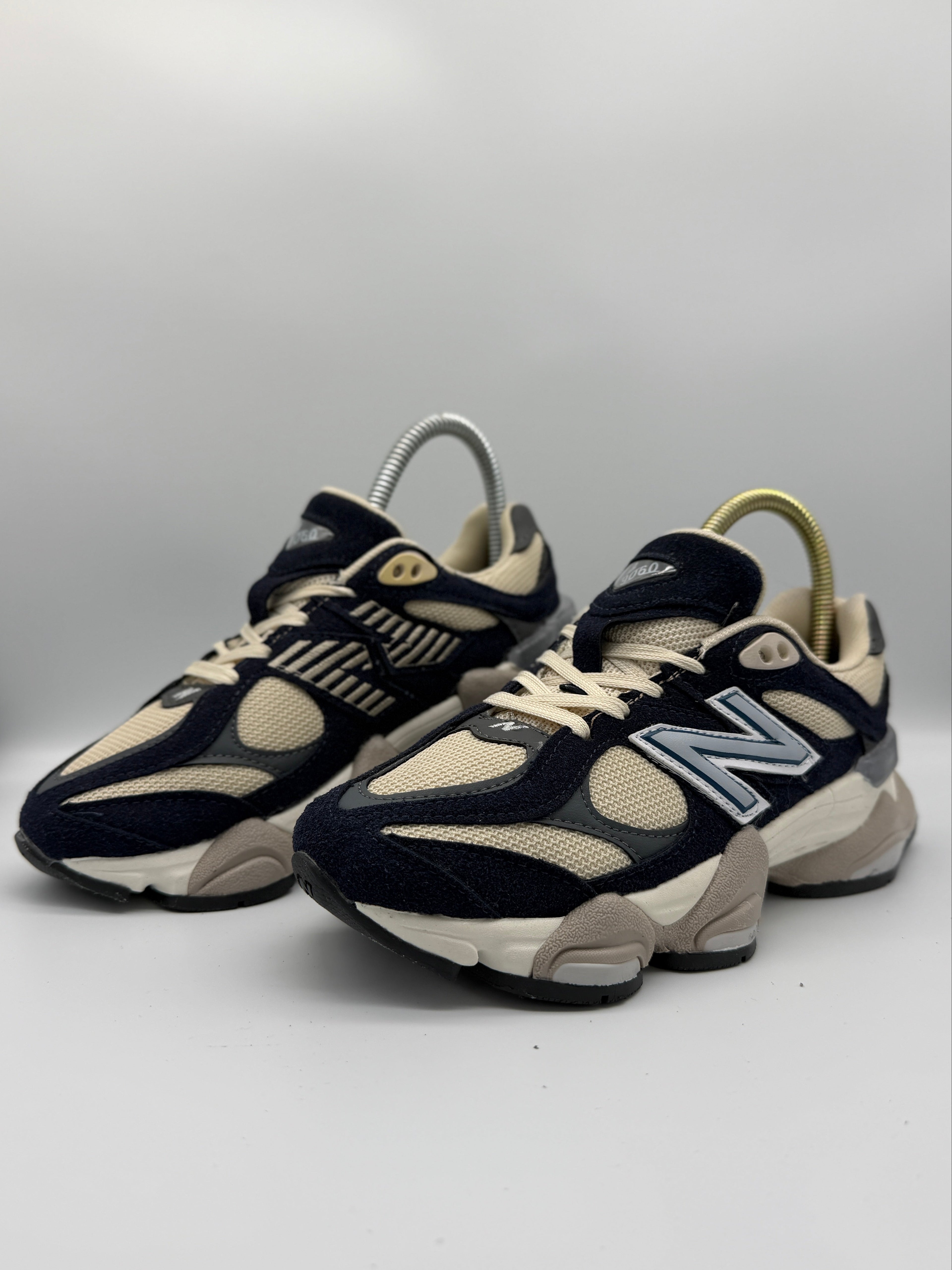 Маратонки New Balance 9060 в синьо и бежово