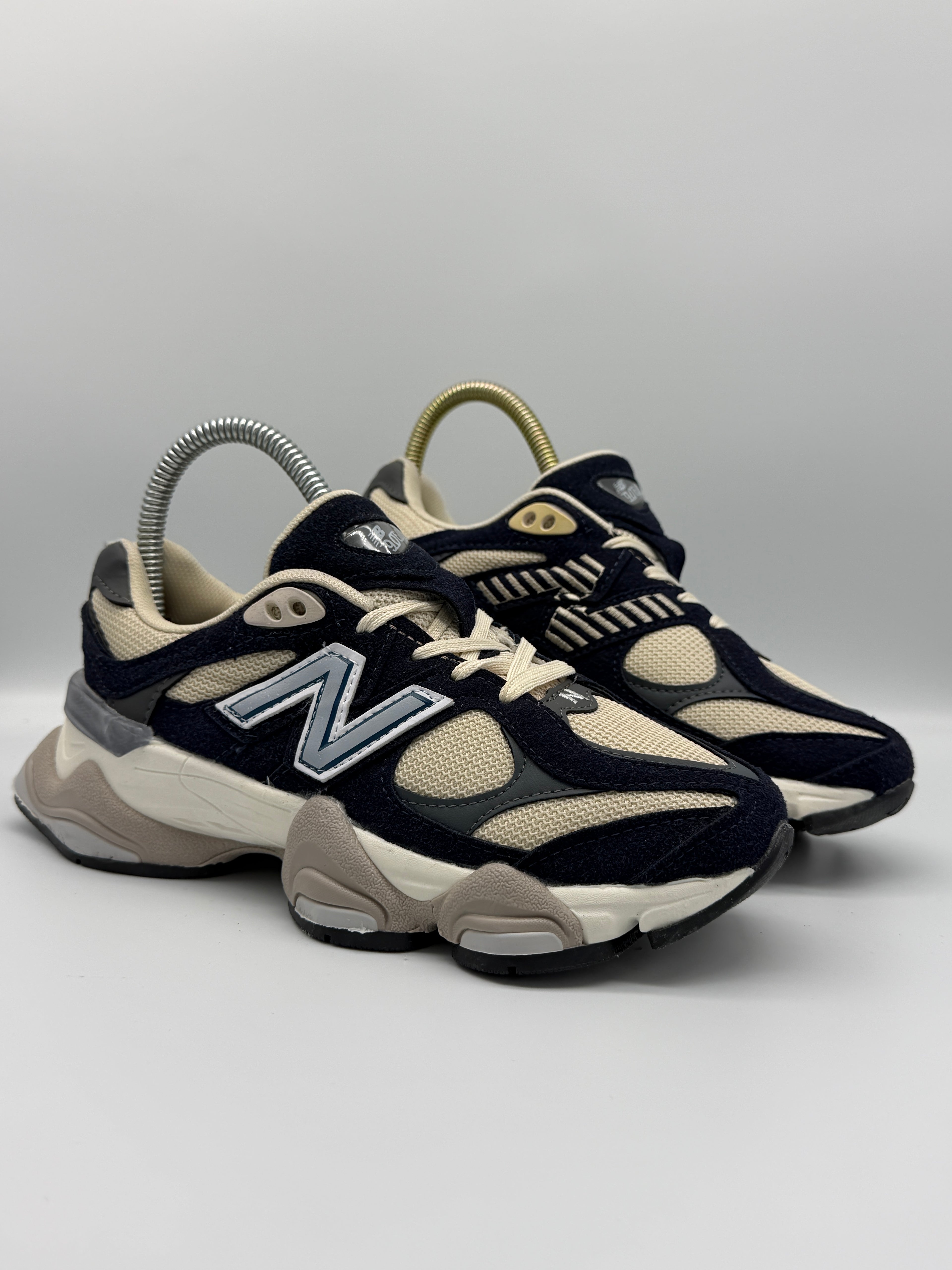 Маратонки New Balance 9060 в синьо и бежово