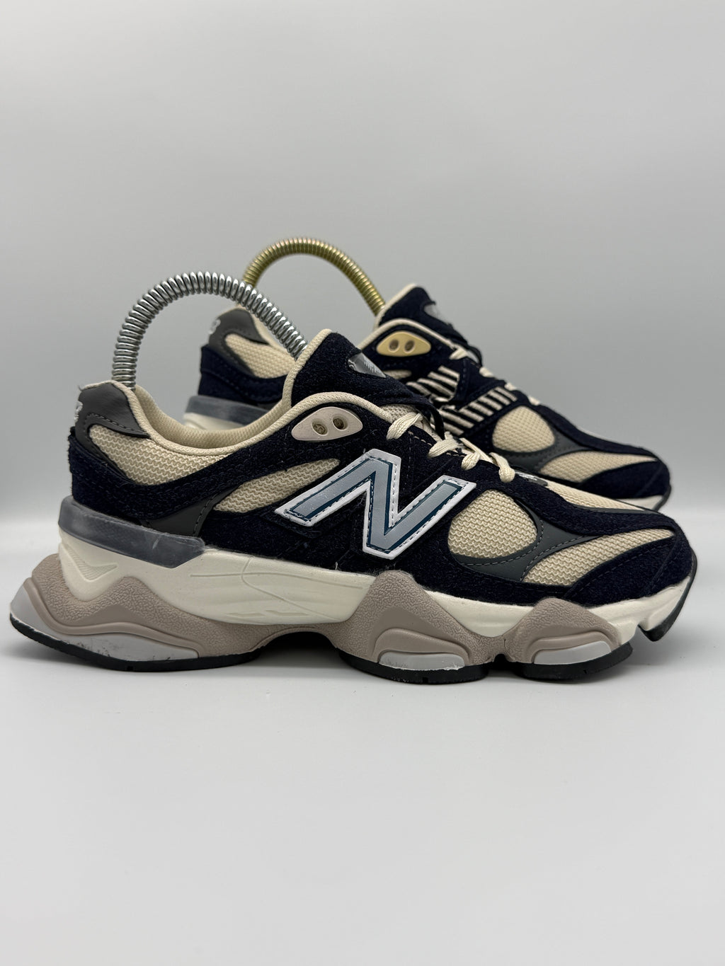 Маратонки New Balance 9060 в синьо и бежово