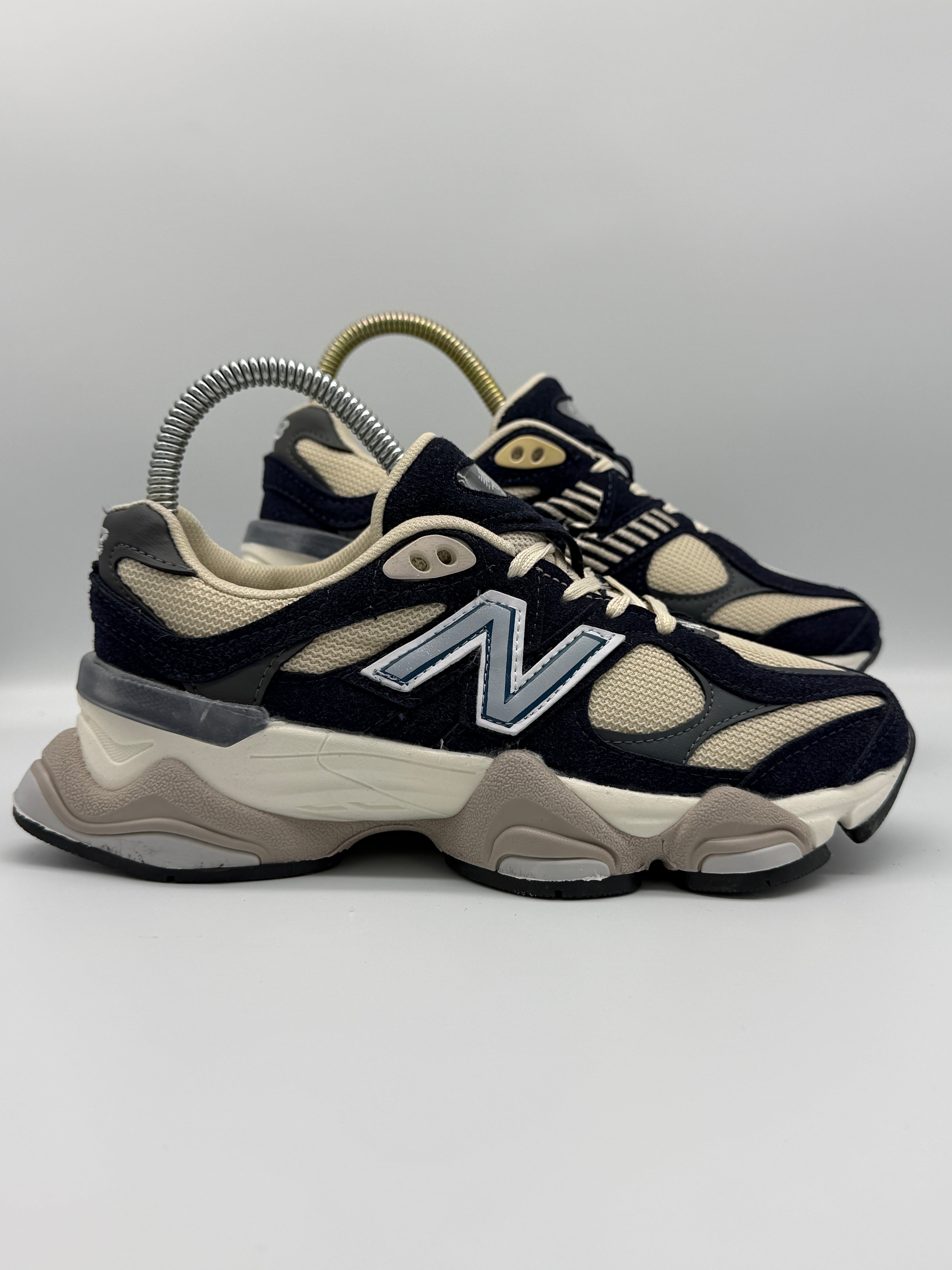 Маратонки New Balance 9060 в синьо и бежово