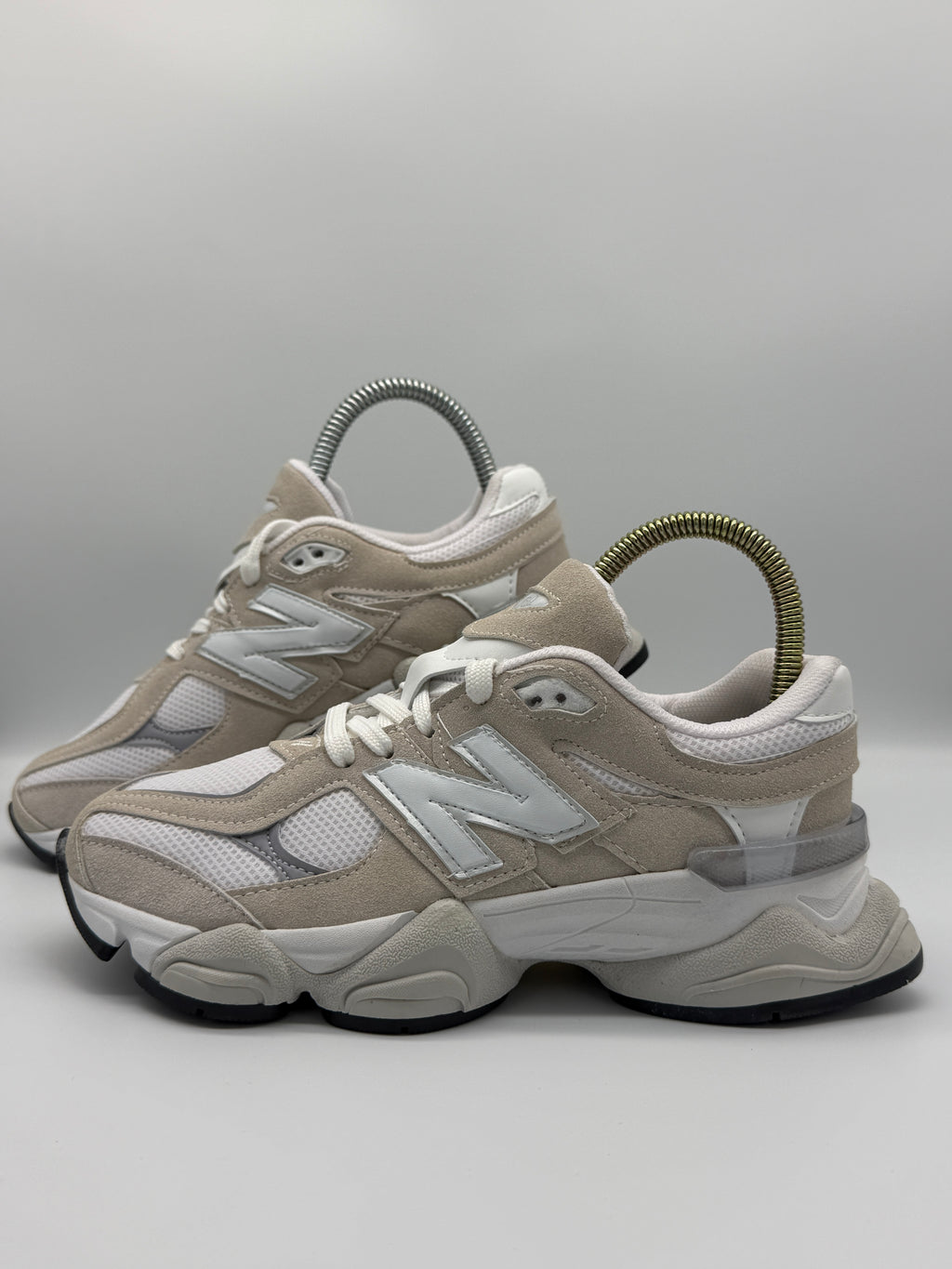 Маратонки New Balance 9060 в бежово и бяло